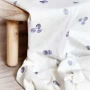 Blaubeeren – Jersey, French Terry, Musselin & weitere Stoffarten | Vorbestellung