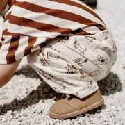 Kinder Barrel Pants aus Bio Baumwolle – Hunde Print | Handgemachte Ballonhose für Babys & Kinder