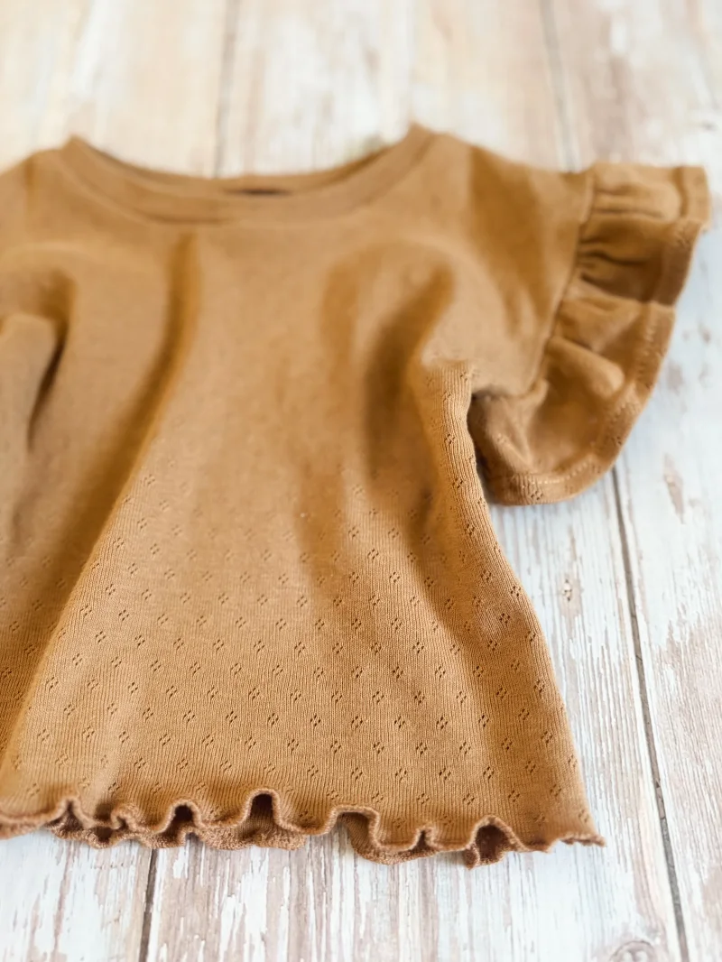Kinder Volantshirt Pointelle Caramel | Kurzarm | Handmade