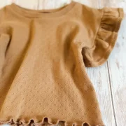 Kinder Volantshirt Pointelle Caramel | Kurzarm | Handmade